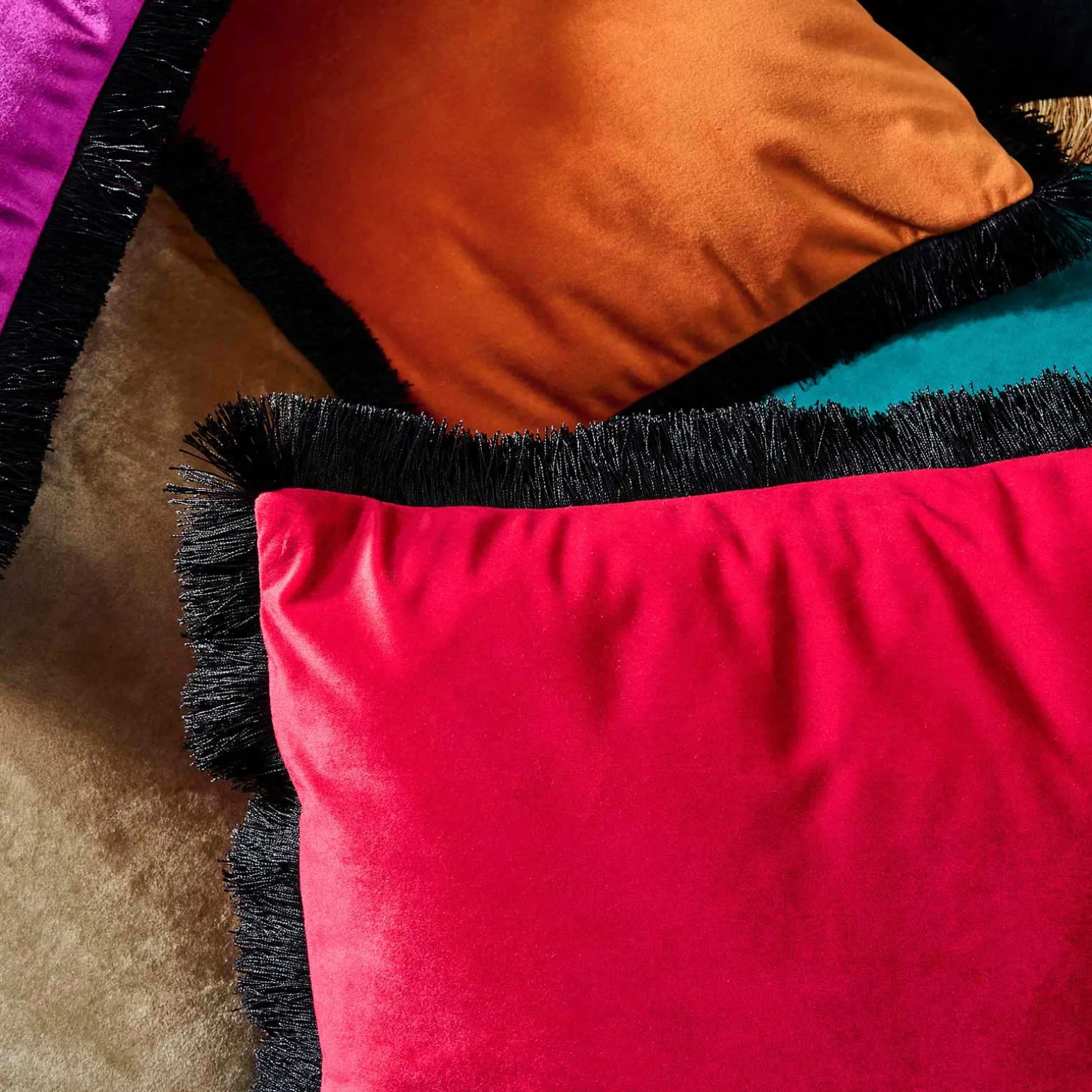 Coussin en velours Velvet Cushion, rose-noir
