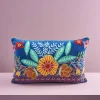 Coussin Frida, bleu avec motif floral coloré