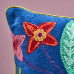 Coussin Frida, bleu avec motif floral coloré