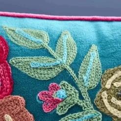 Coussin Lotte, vert avec motif floral coloré