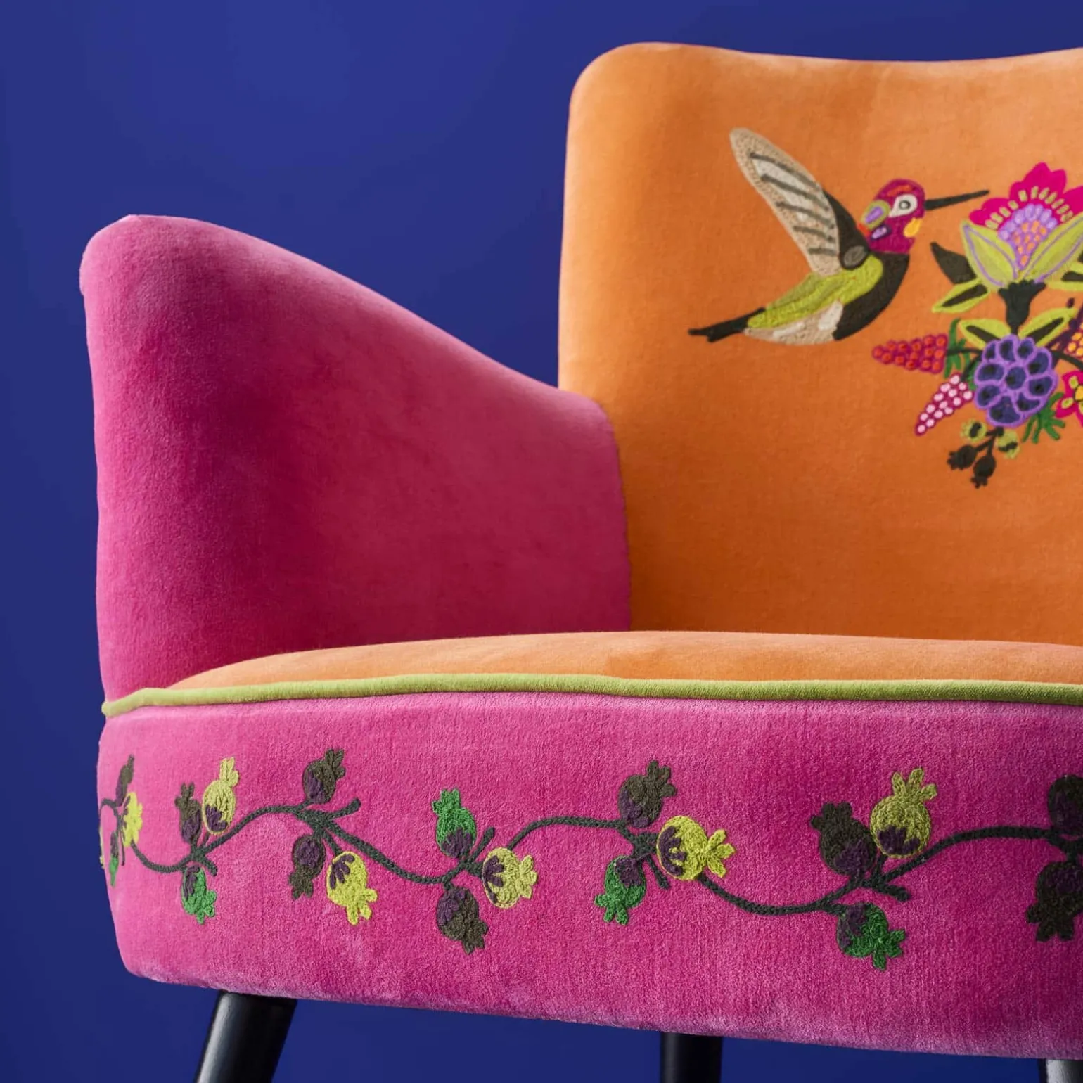 Fauteuil en Velours avec Motif d'Oiseau Kolibri, Orange-Rose, Brodé à la Main