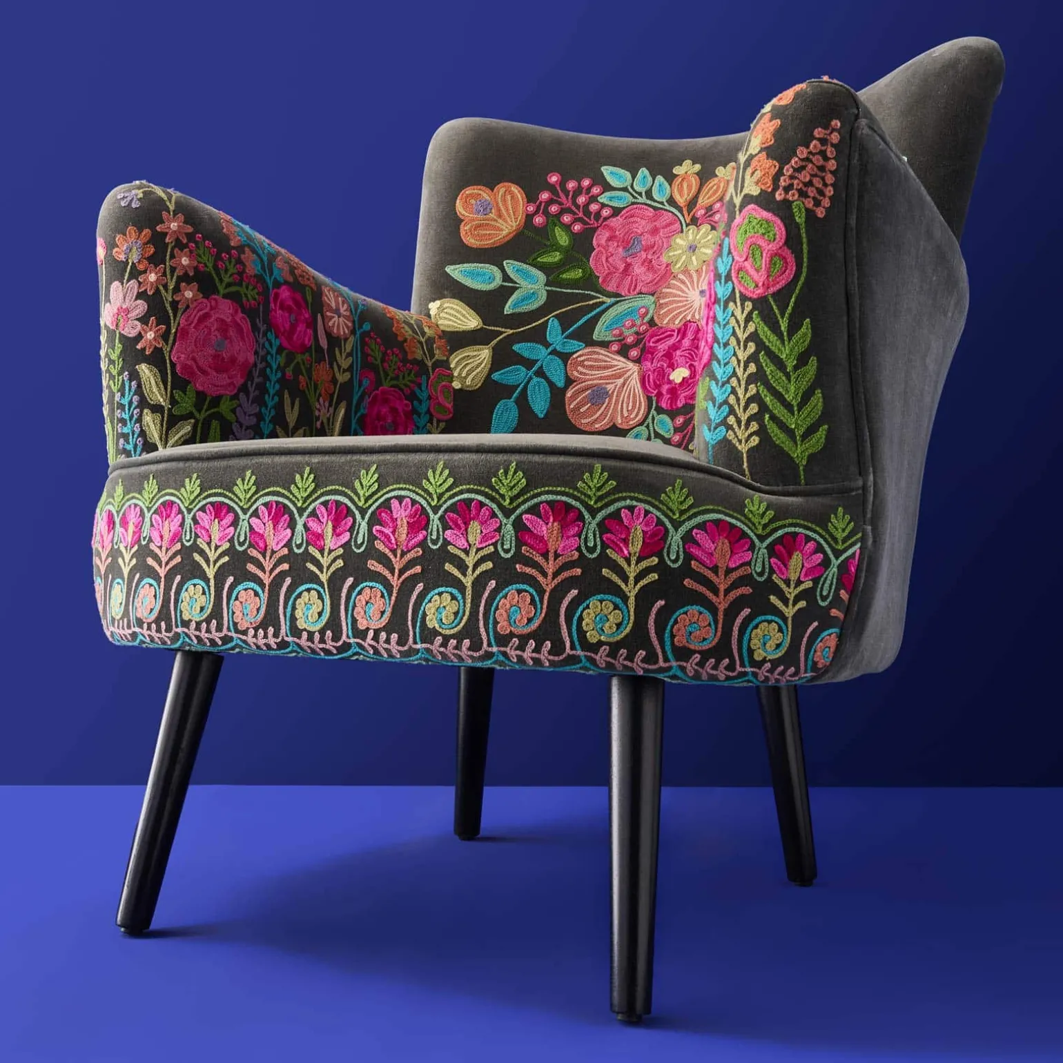 Fauteuil en Velours avec Motif Floral Lotte, Gris, Brodé à la Main
