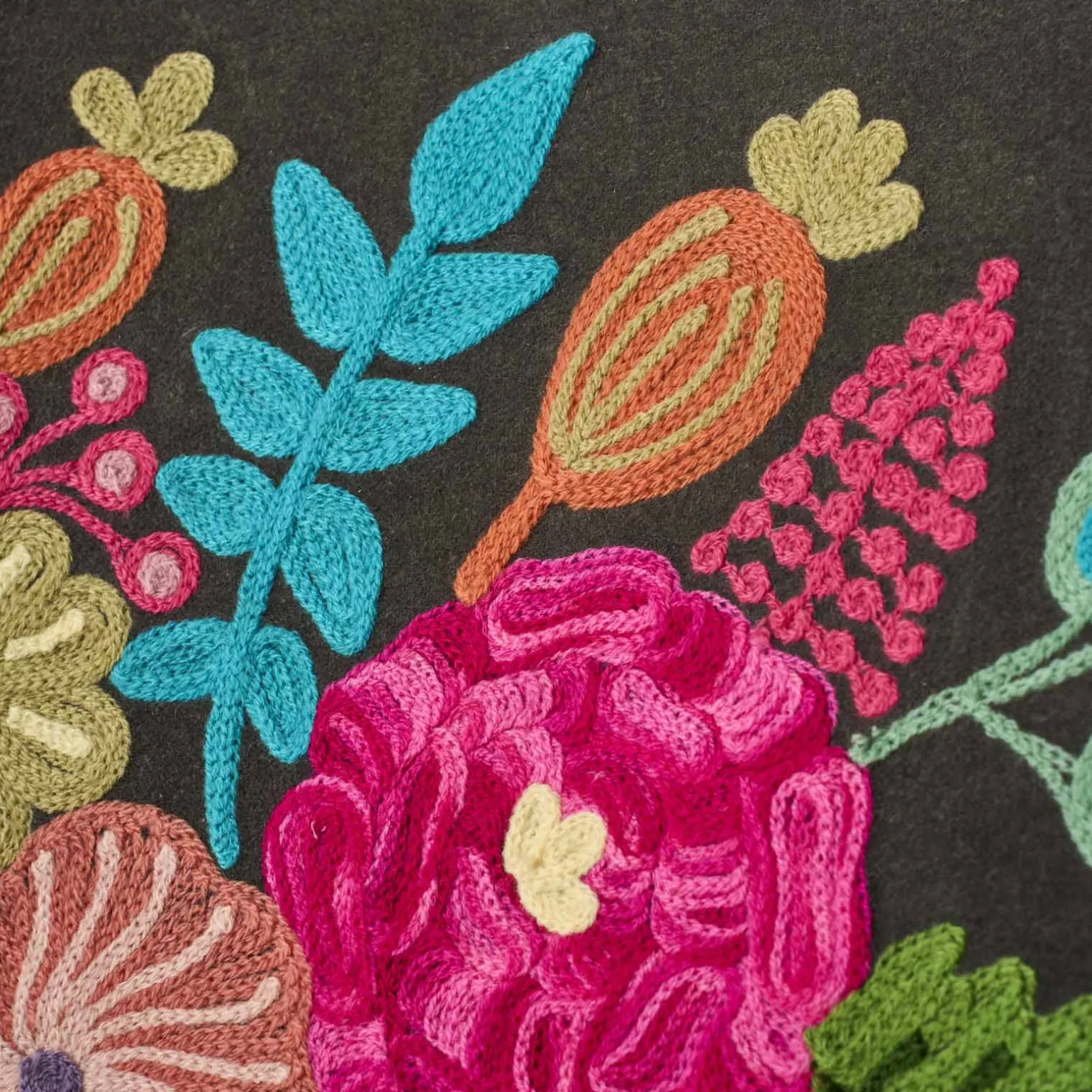 Fauteuil en Velours avec Motif Floral Lotte, Gris, Brodé à la Main