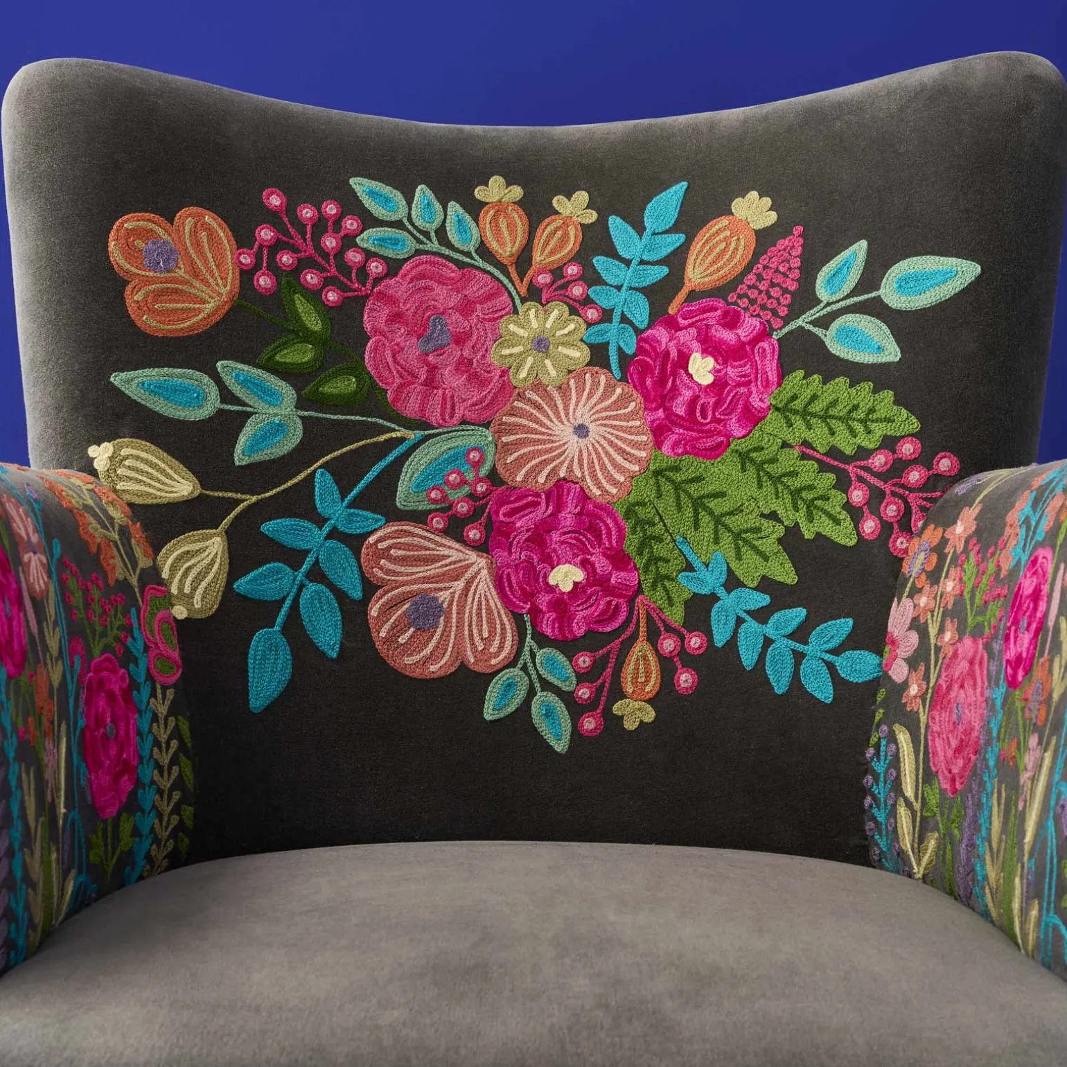 Fauteuil en Velours avec Motif Floral Lotte, Gris, Brodé à la Main