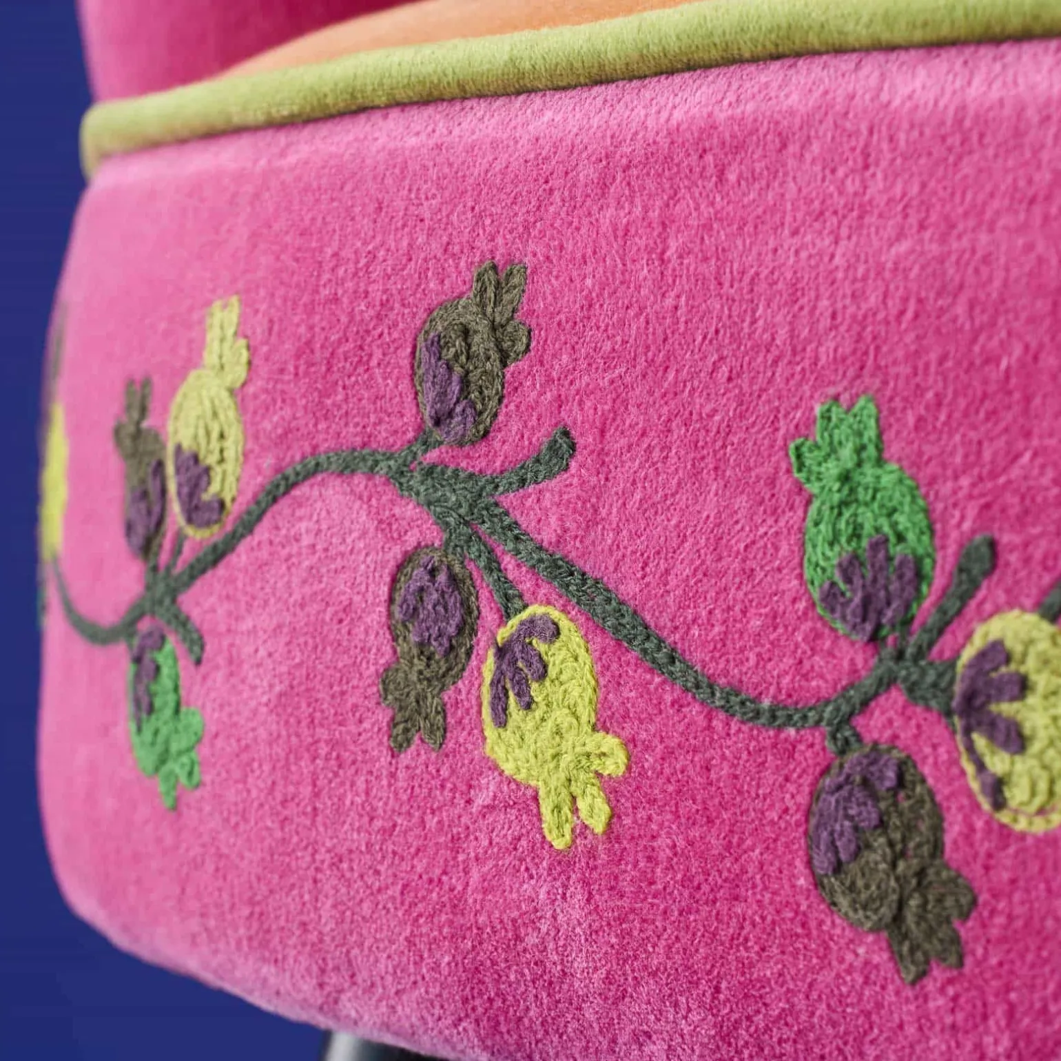 Fauteuil en Velours avec Motif d'Oiseau Kolibri, Orange-Rose, Brodé à la Main