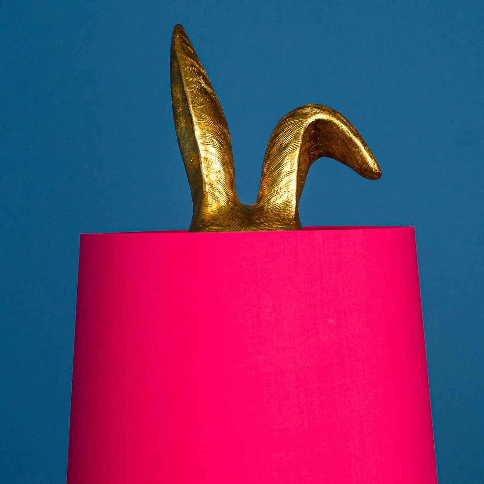 Lampe de table lapin Hiding Bunny®, or/magenta