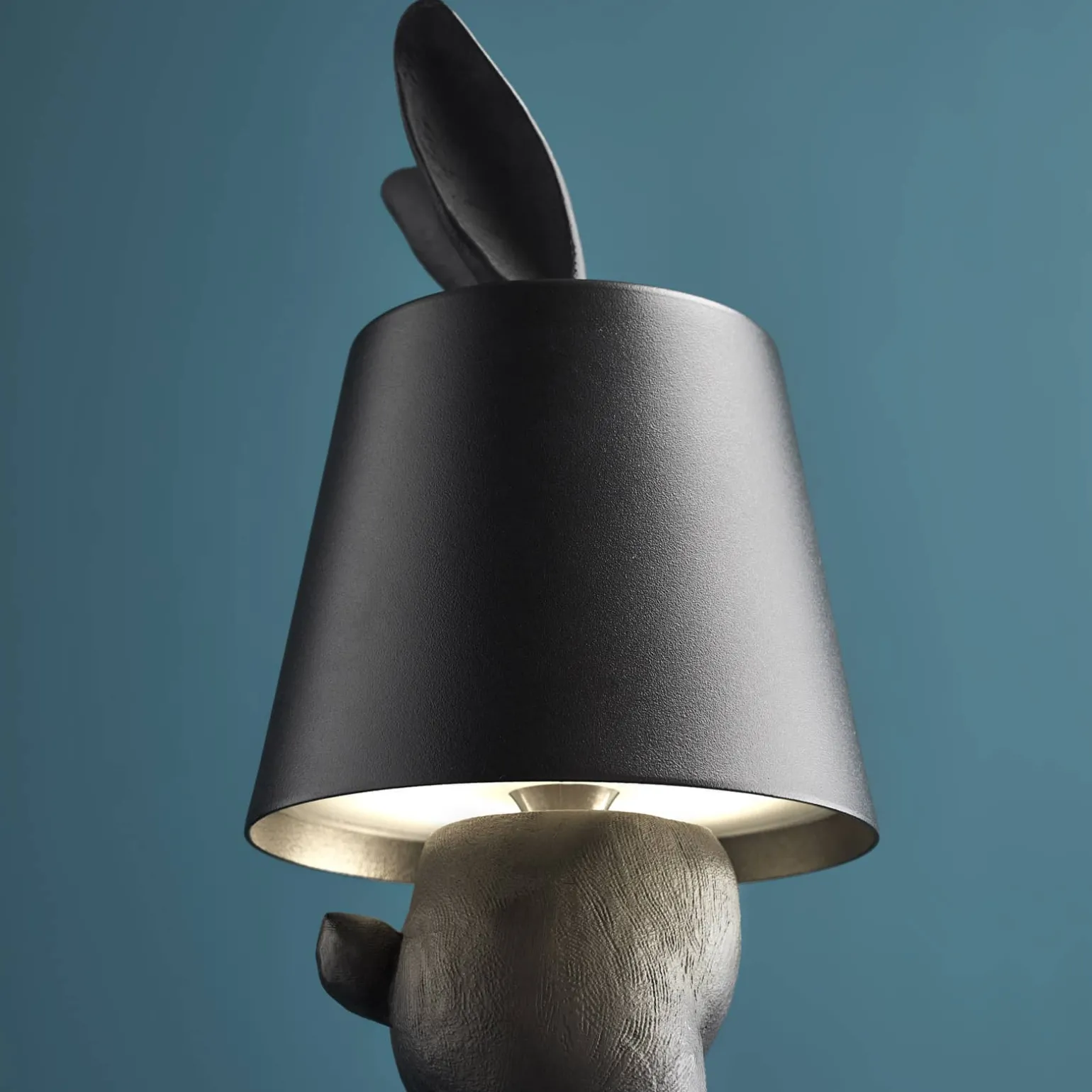 Lampe de Table Lapin LED Hiding Rabbit, noir mat