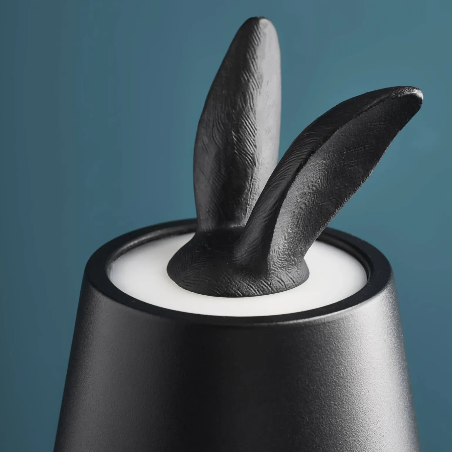Lampe de Table Lapin LED Hiding Rabbit, noir mat
