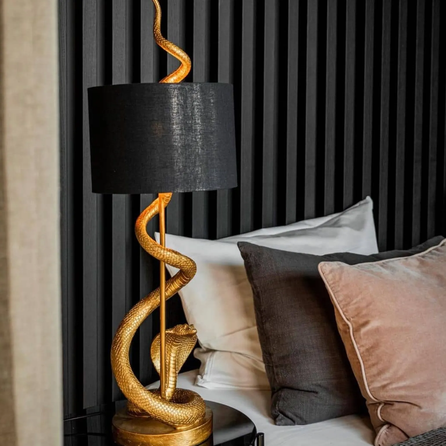 Lampe de table serpent Kaara, or/noir