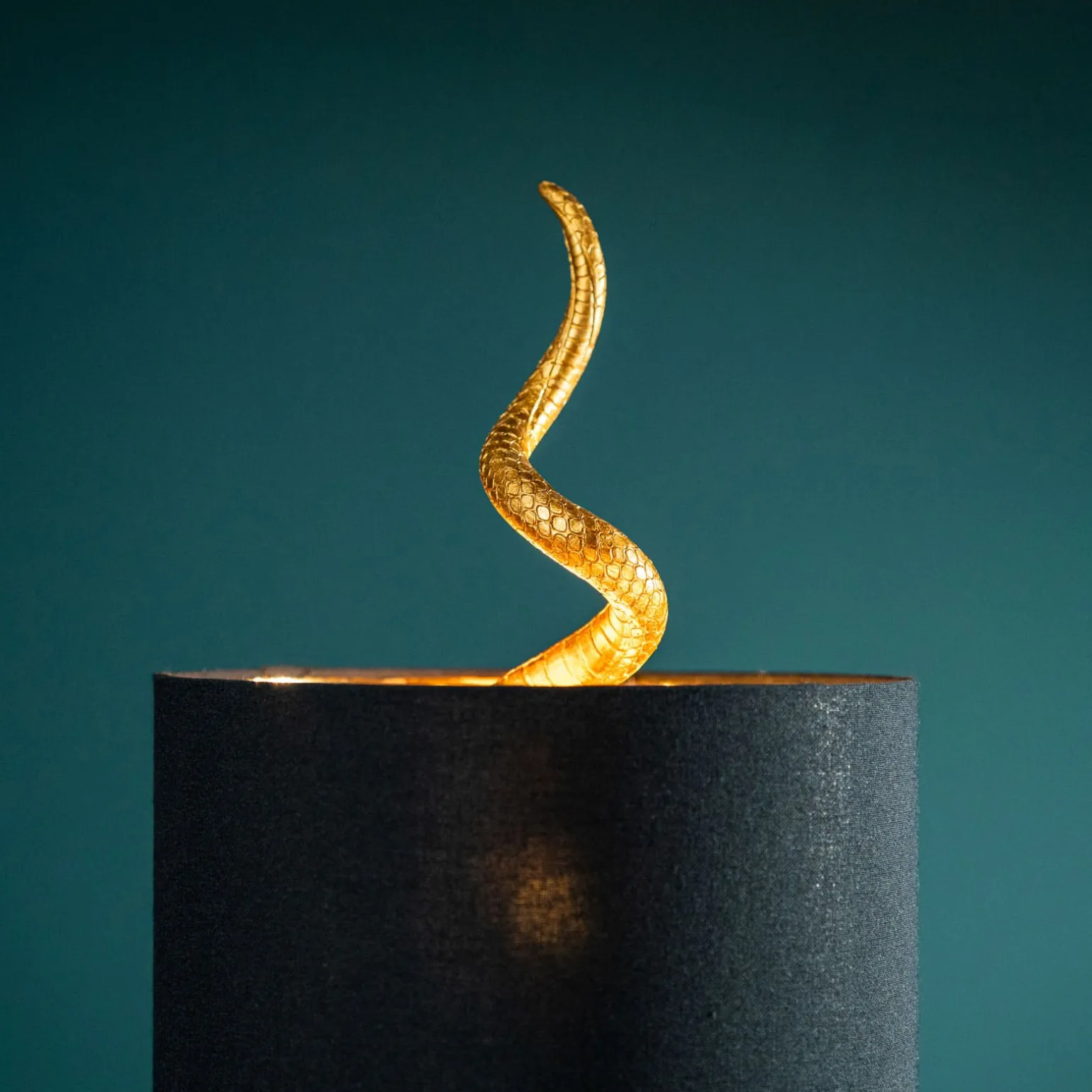 Lampe de table serpent Kaara, or/noir
